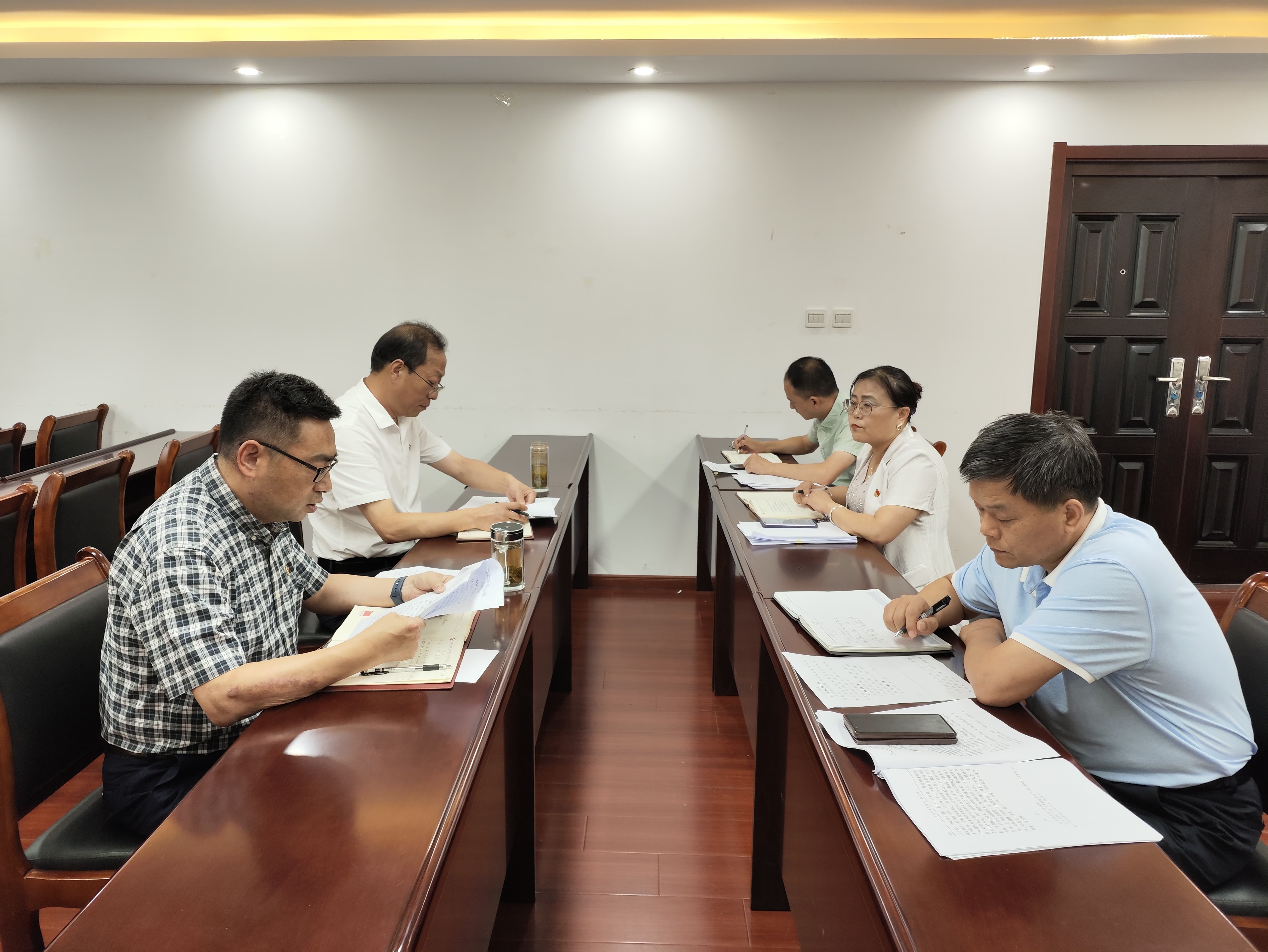 安裝公司黨支部開展“五大”要求、“六破六立”大討論  會議照片.jpg