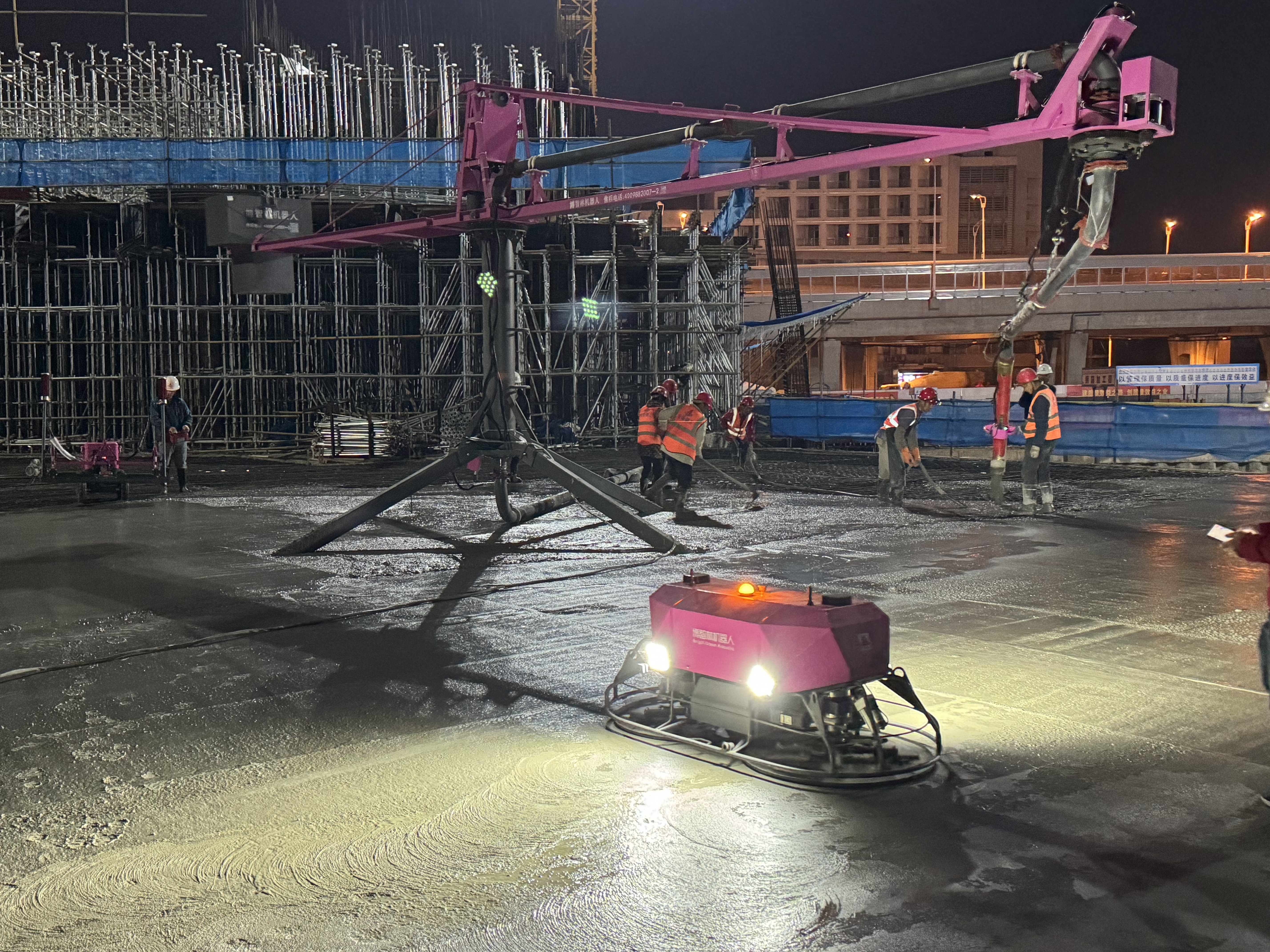 7 5款建筑機器人集中上崗，讓施工生產(chǎn)“智慧加倍”.jpg